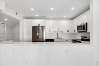 19380 Collins Ave in Sunny Isles Beach, FL - Building Photo - Building Photo
