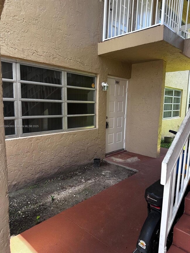 10124 Twin Lakes Dr in Coral Springs, FL - Building Photo - Building Photo