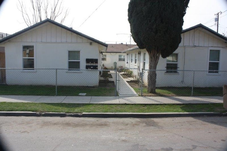 113 Hughes Ave in Bakersfield, CA - Foto de edificio