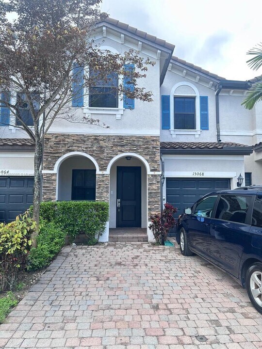 15068 SW 117th Terrace in Miami, FL - Building Photo