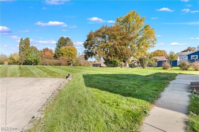 1001 Applegrove St NW in North Canton, OH - Building Photo - Building Photo