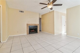 2111 E Belt Line Rd, Unit 132C in Richardson, TX - Foto de edificio - Building Photo