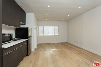 11680 W Ohio Ave in Los Angeles, CA - Building Photo - Building Photo