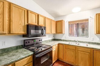 405 E Geronimo Bluff Loop in Tucson, AZ - Building Photo - Building Photo