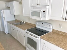14 New Zealand Rd, Unit 6 in Seabrook, NH - Building Photo