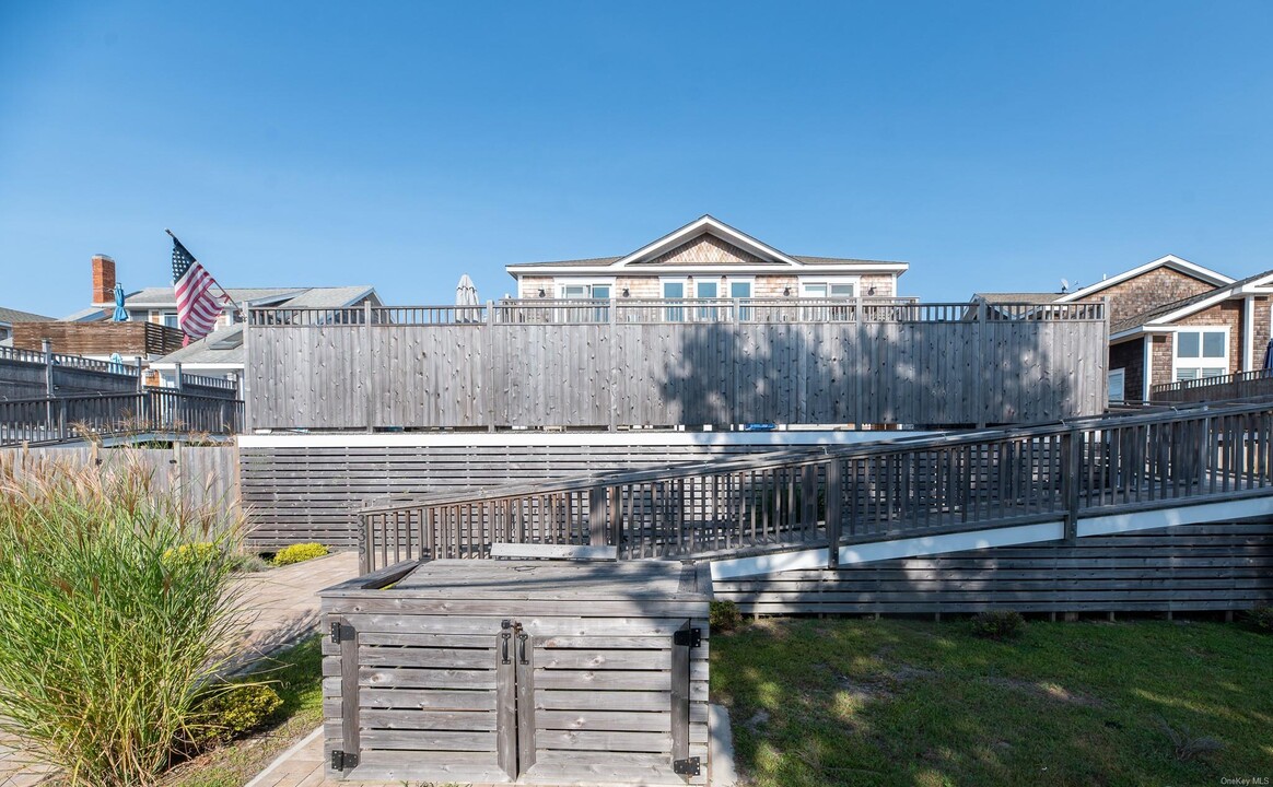 335 Surf Rd in Ocean Beach, NY - Building Photo