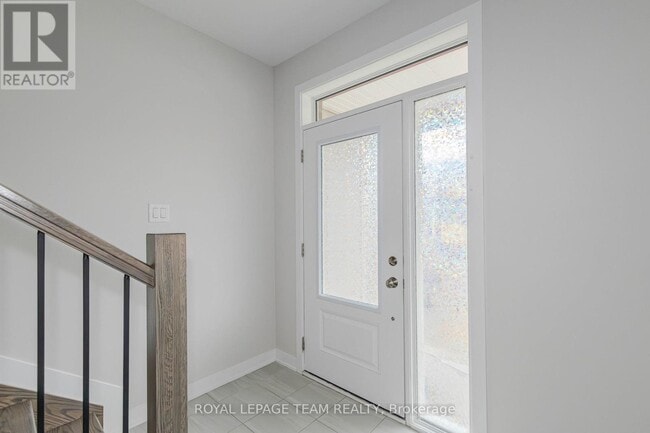 276 Appalachian Cir in Ottawa, ON - Building Photo - Building Photo