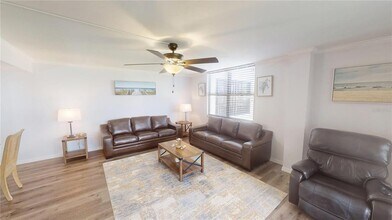 8735 Midnight Pass Rd in Sarasota, FL - Foto de edificio - Building Photo