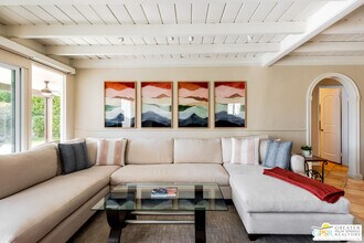477 E Vía Colusa in Palm Springs, CA - Building Photo - Building Photo