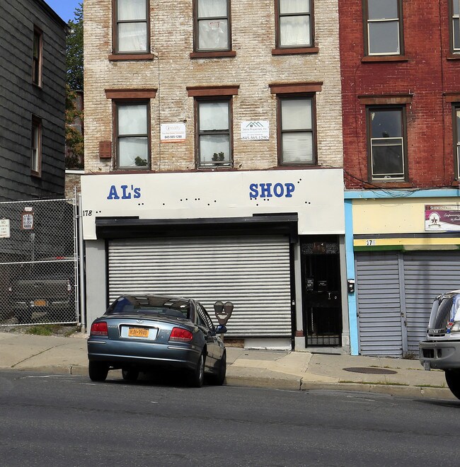 178 Broadway in Newburgh, NY - Foto de edificio - Building Photo