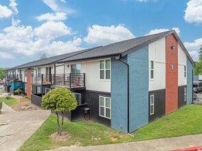 AUBRY HILLS APARTMENTS in Austin, TX - Building Photo - Building Photo