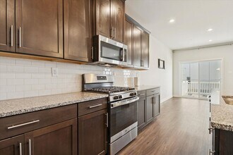 270 Chase Dr in Downingtown, PA - Foto de edificio - Building Photo