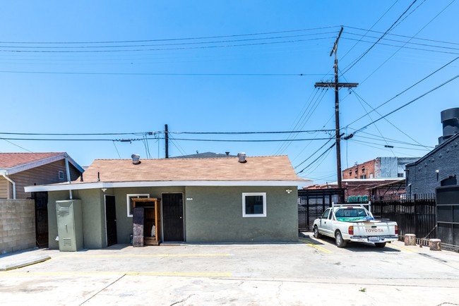 1321 Arlington Ave in Los Angeles, CA - Foto de edificio - Building Photo