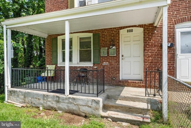 property at 800 E Jeffrey St