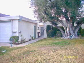 1902 Grand Bahama Dr E, Unit Palm Springs Condo in Palm Springs, CA - Building Photo - Building Photo