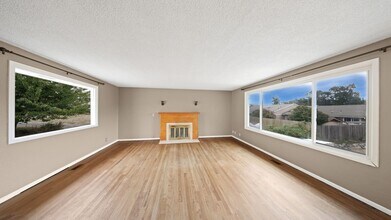 1753 SE 6th Ave in Oak Harbor, WA - Foto de edificio - Building Photo