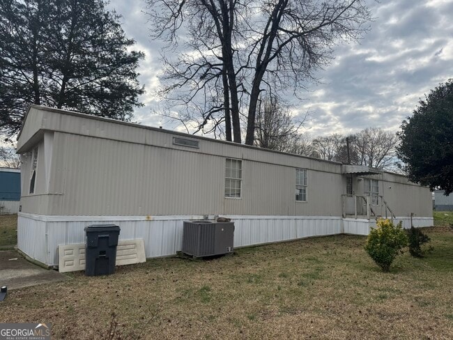 521 Bay Creek Crossing in Loganville, GA - Building Photo - Building Photo