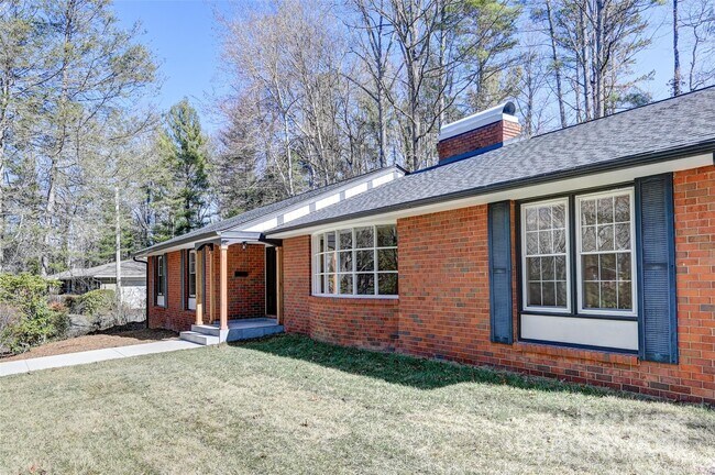 14 Amherst Rd in Biltmore Forest, NC - Building Photo - Building Photo