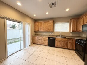 6741 W Correen Hills Ct in Las Vegas, NV - Building Photo - Building Photo