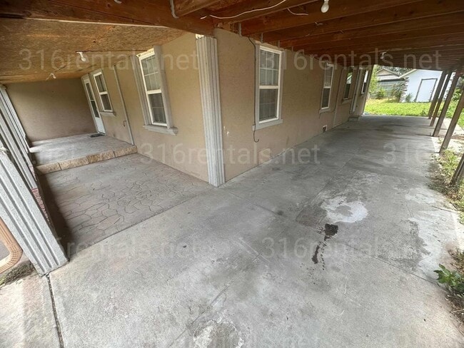 3352 N Park Pl in Wichita, KS - Building Photo - Building Photo