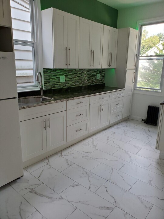 43 Wood St in Rutherford, NJ - Building Photo