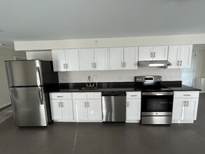 32 Ashburnham Hill Rd, Unit 32D in Fitchburg, MA - Building Photo - Building Photo