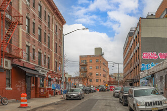 941 Willoughby Ave in Brooklyn, NY - Building Photo - Building Photo