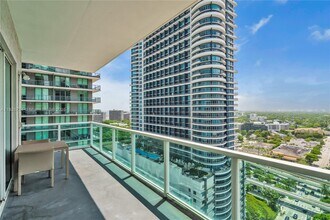 1250 S Miami Ave, Unit 2401 in Miami, FL - Building Photo - Building Photo