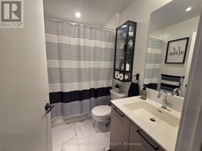 10 Lagerfeld Dr in Brampton, ON - Building Photo - Building Photo