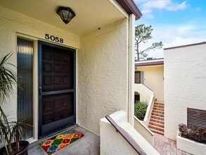 5058 Marsh Field Rd, Unit 8 in Sarasota, FL - Foto de edificio - Building Photo