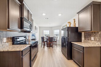 15214 Central Lakes Dr in Humble, TX - Building Photo - Building Photo