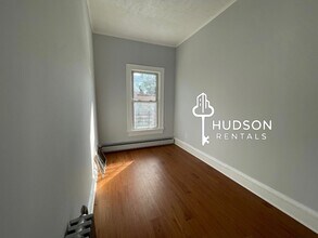 56 Jewett Ave, Unit 3 in Jersey City, NJ - Building Photo - Building Photo