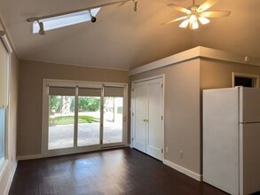 3925 Gaspar Dr, Unit Garage Apartment in Dallas, TX - Building Photo - Building Photo