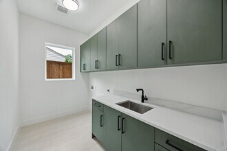 3815 Hawick Ln in Dallas, TX - Foto de edificio - Building Photo