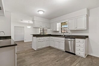 2598 Clark Ln in Paris, TX - Building Photo - Building Photo