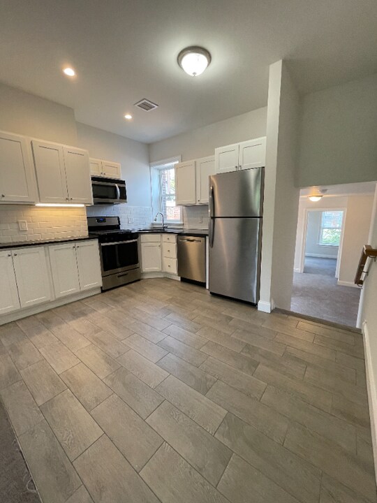 4049 Spruce St in Philadelphia, PA - Building Photo