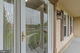 17004 Cashell Rd, Unit 4A in Rockville, MD - Foto de edificio - Building Photo