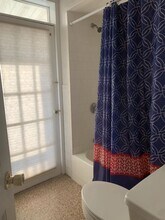 32 E Cottage St, Unit 1 in Boston, MA - Foto de edificio - Building Photo