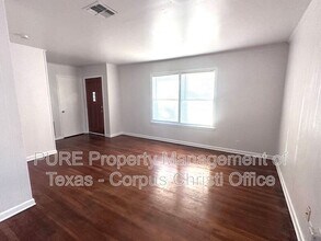 429 Waverly Dr in Corpus Christi, TX - Building Photo - Building Photo