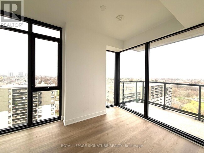 86 Dundas St E in Mississauga, ON - Building Photo - Building Photo