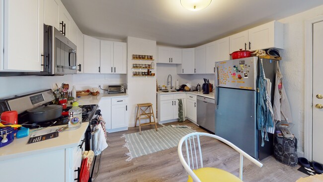 24 Maverick St, Unit 2 in Boston, MA - Building Photo - Building Photo