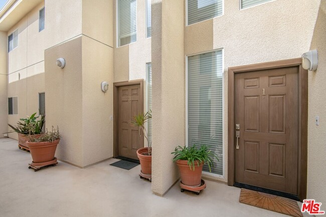 916 15th St in Santa Monica, CA - Foto de edificio - Building Photo