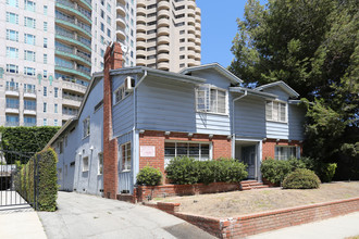 10581 Ashton Ave in Los Angeles, CA - Building Photo - Primary Photo