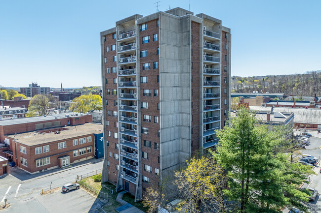 Wallace Tower in Fitchburg, MA - Foto de edificio - Building Photo