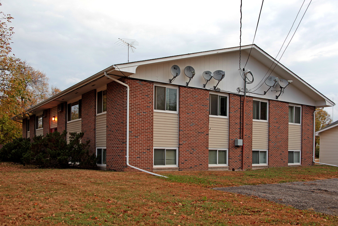 908 Russell Ave in Glencoe, MN - Building Photo