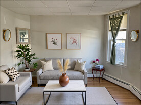 184 Colburn St, Unit 1 in Dedham, MA - Building Photo