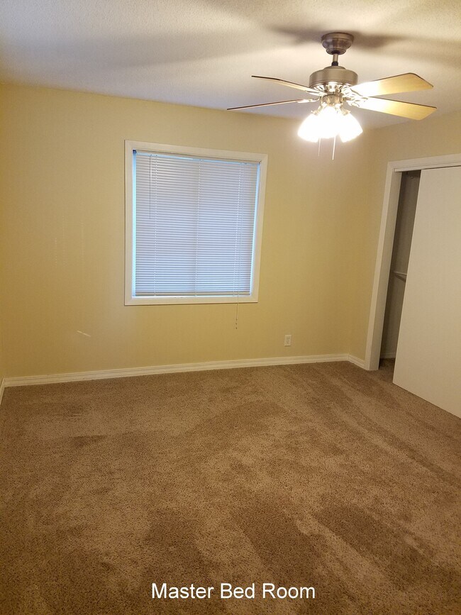 728 Arrowhead Lane Northeast in Cedar Rapids, IA - Building Photo - Building Photo
