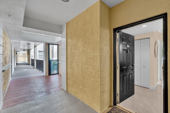 17100 N Bay Rd in Sunny Isles Beach, FL - Building Photo - Building Photo