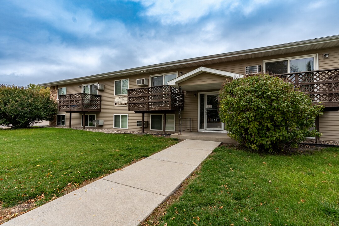 Autumn in Grand Forks, ND - Foto de edificio