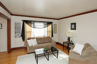 Himount Gardens in Milwaukee, WI - Building Photo - Interior Photo